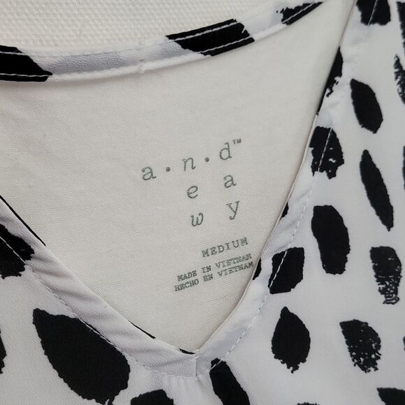 A new Day | Dalmatian Printed Blouse | Size: M - Picture 6 of 9